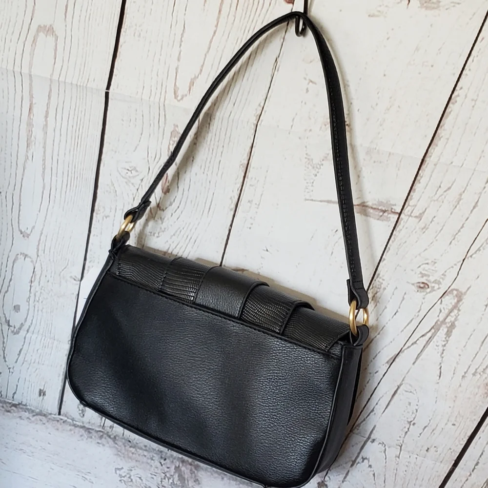 Time and Tru recycled materials vinyl snake textured shoulder bag black